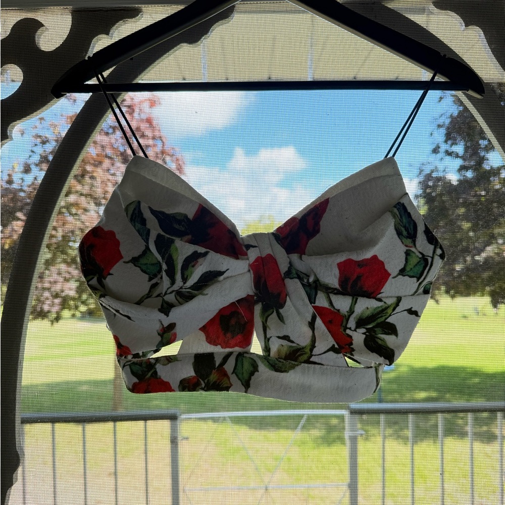 L'ATISTE White Floral Crop Top